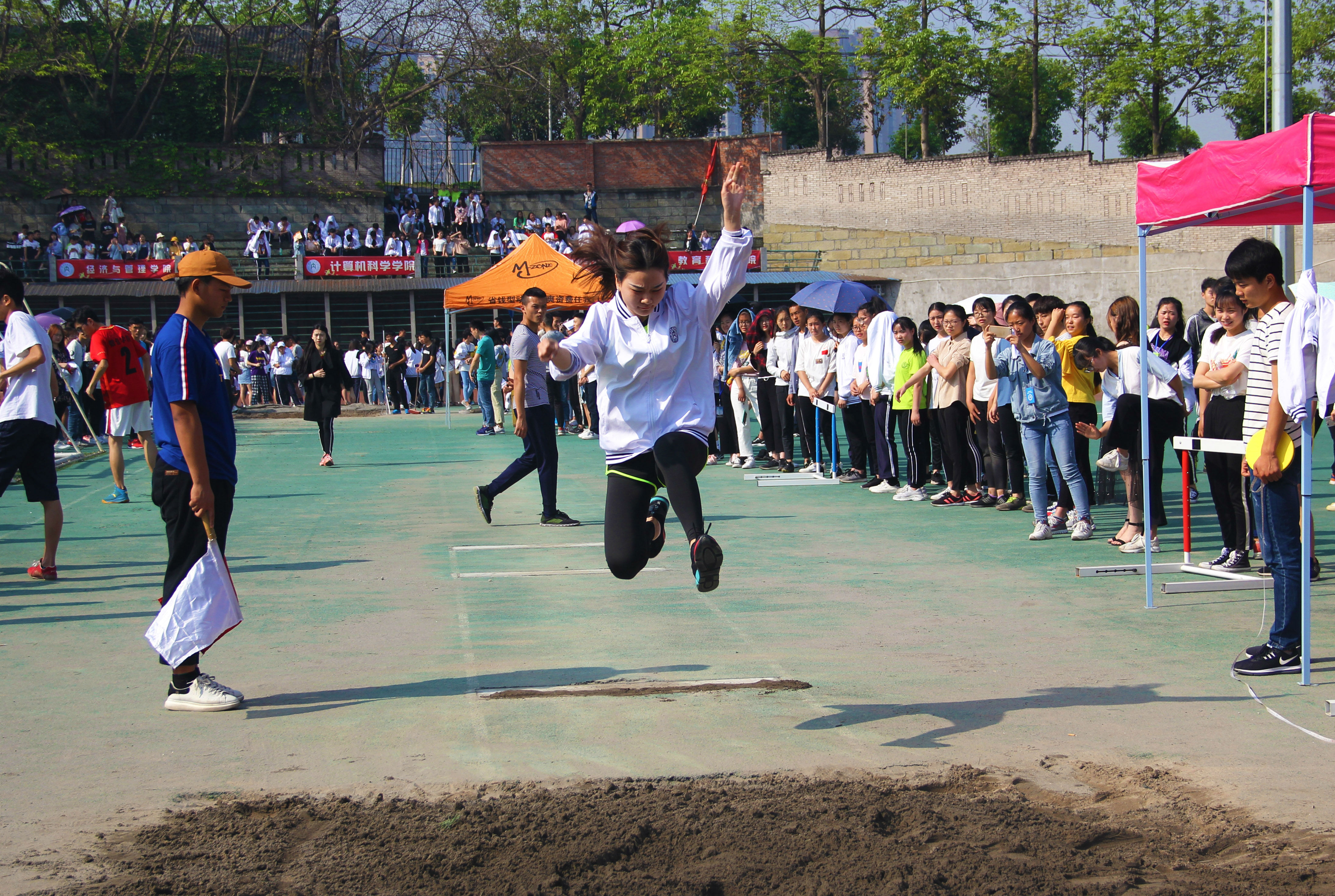跳远.jpg